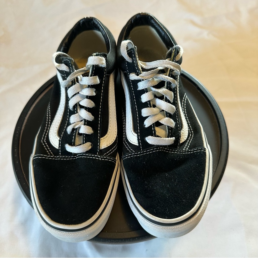 Vans Old Skool Classic Black and White Skate Shoe Unisex Men’s 5 / Women’s 6.5